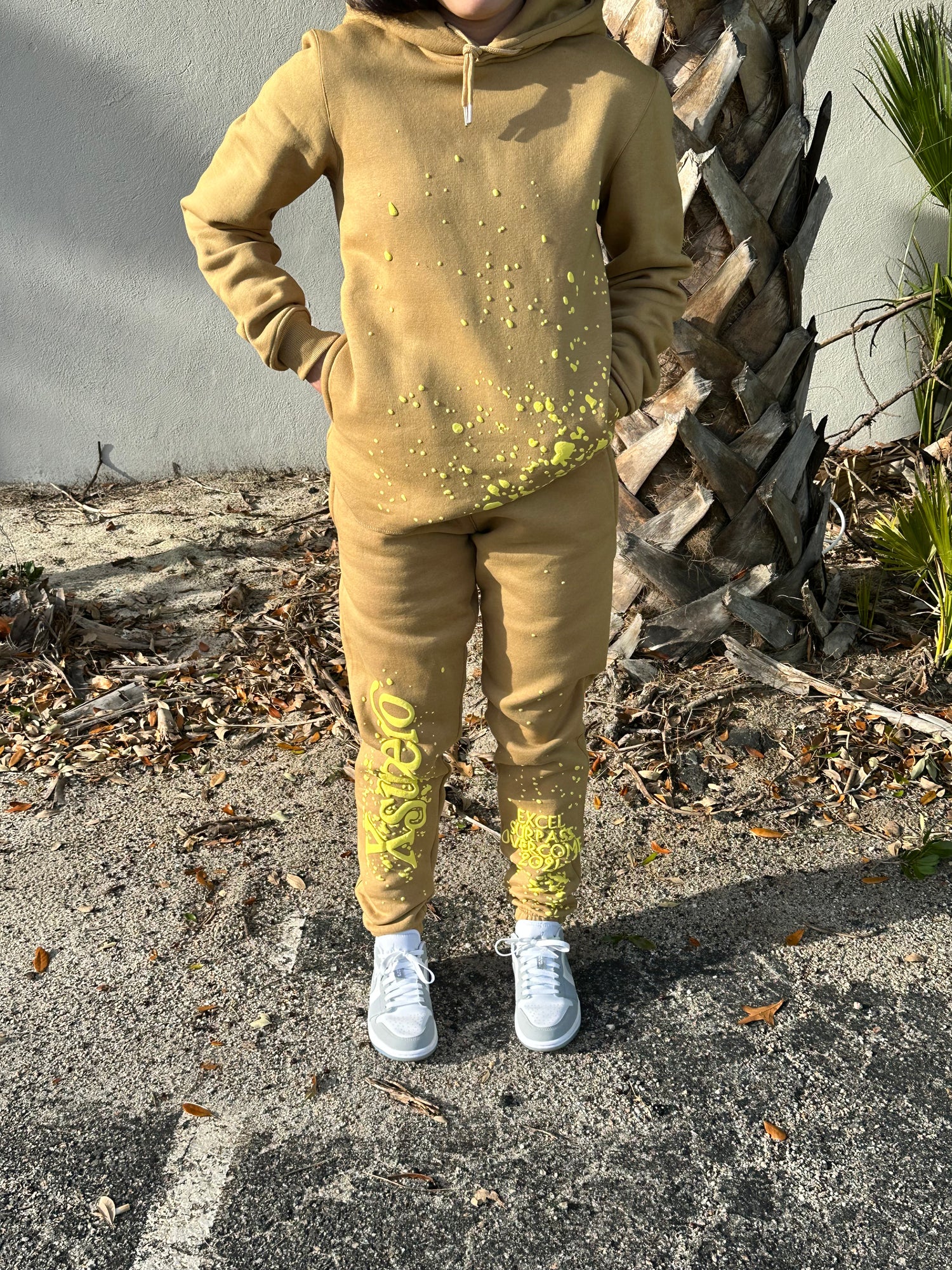 Hidden Pocket Puff Print Sweatsuit Tan